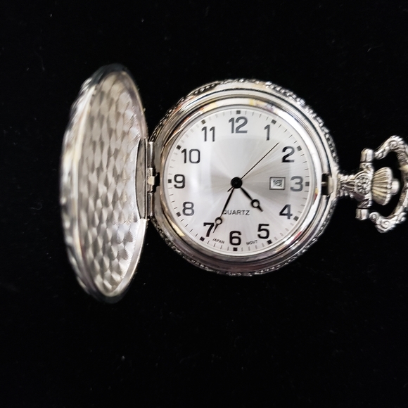 NEW Silver and Gold Textured Quartz Train Pocket Watch - Picture 2 of 7